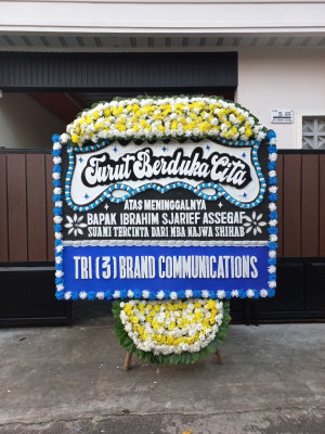 Papan Bunga Duka di Natal